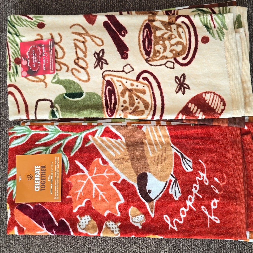 KOHLS CELEBRATE FALL TOGETHER & ST. NICHOLAS SQUARE SET 4 FALL BATH HAND TOWELS